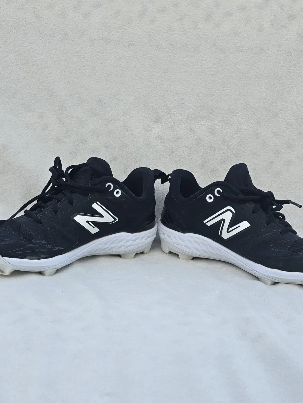 New Balance Unisex Fresh Foam Velo V3 Softball Baseball Cleats Black + White VGC